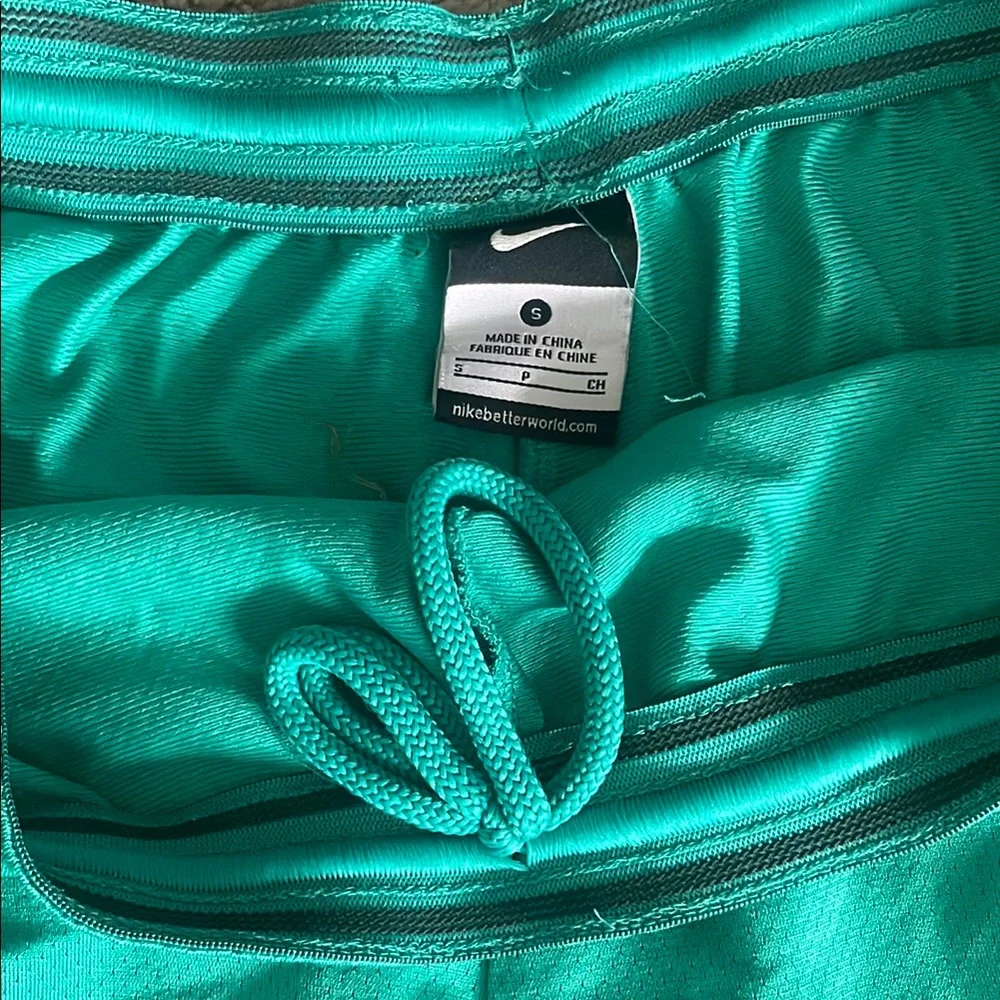 Nike Green Athletic Shorts Lightweight Performance